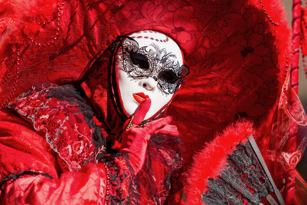 Женские карнавальные и венецианские маски